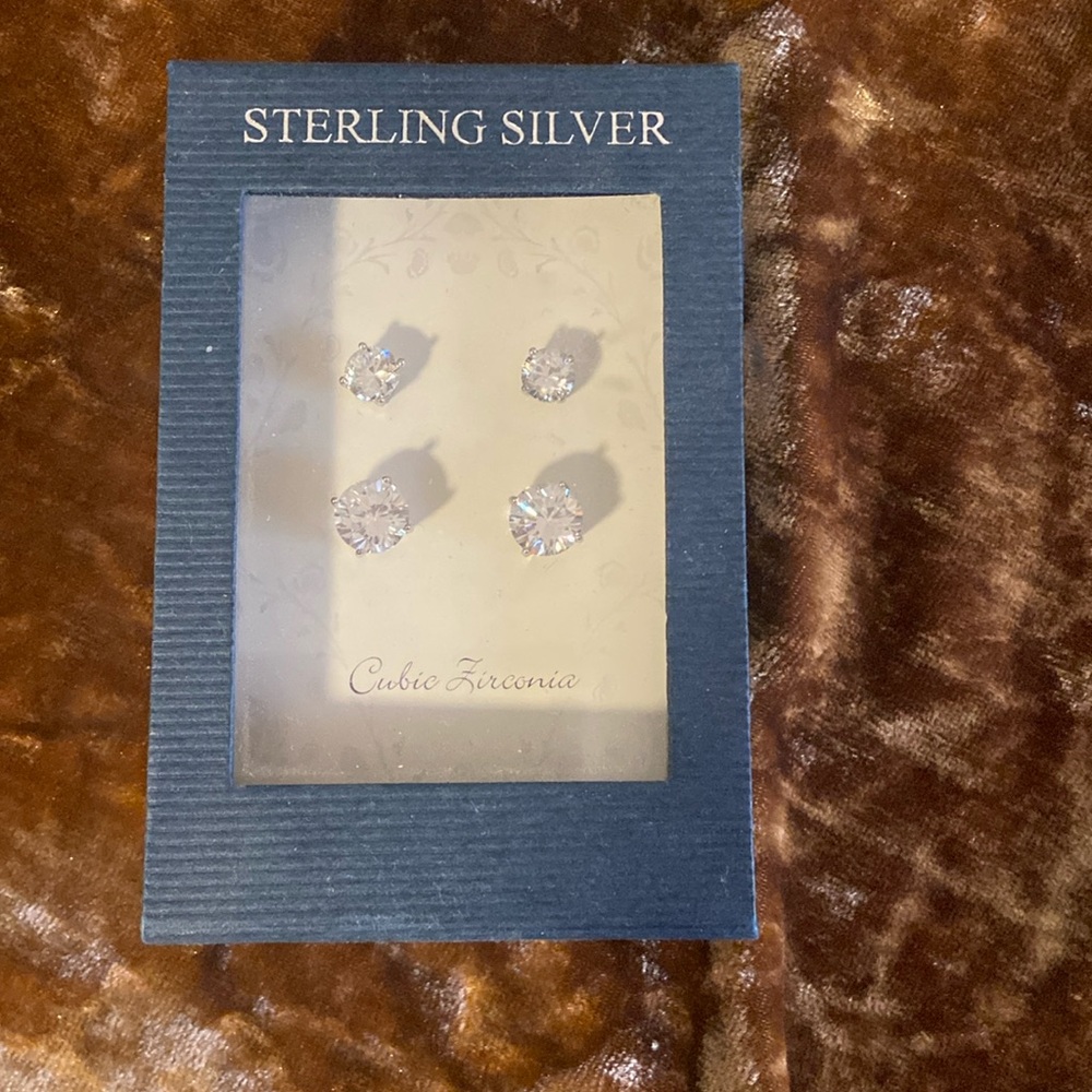 Cubic zirconia studs